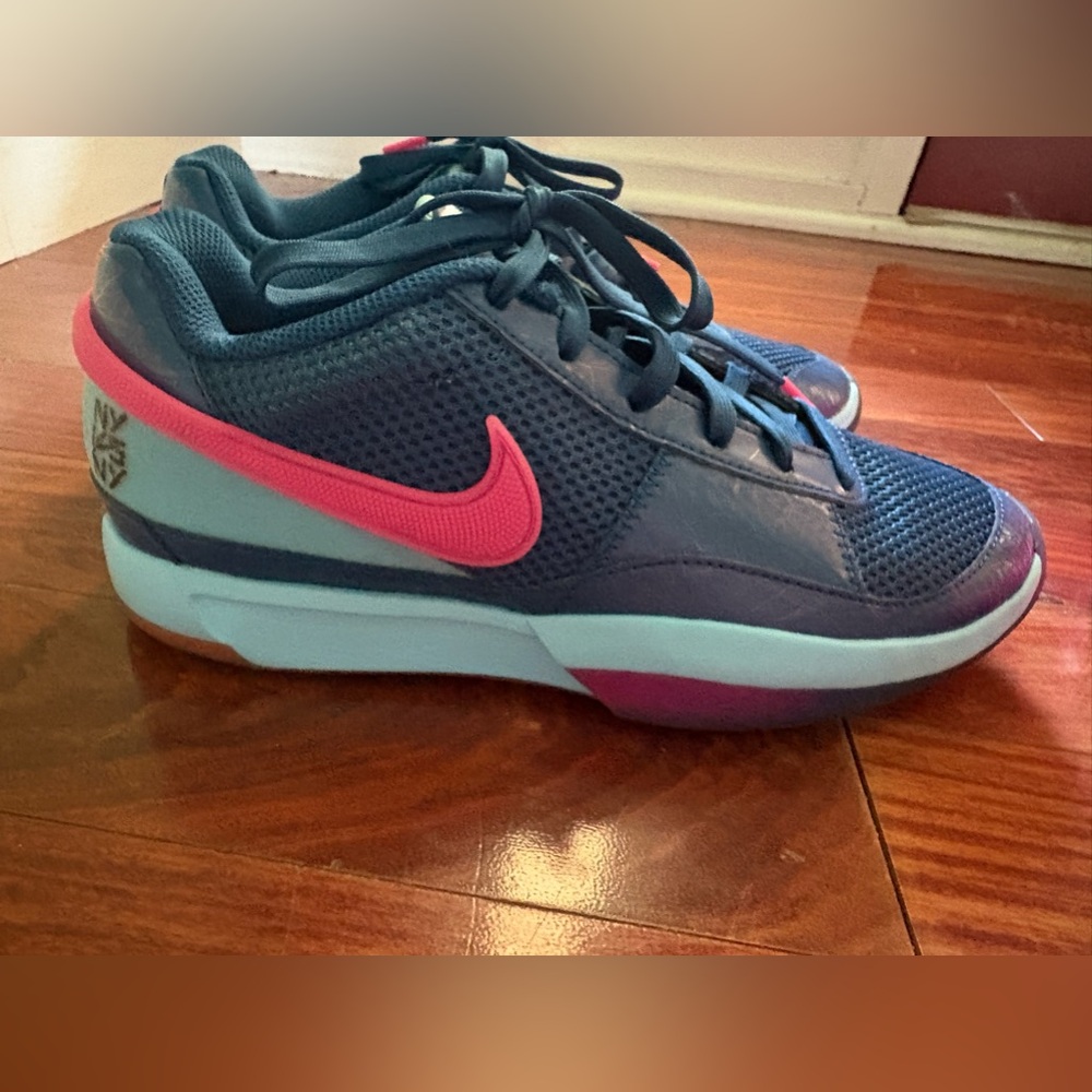Nike. Men’s size 8.